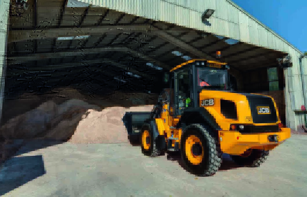JCB's new 411HT and 417HT mid sized wheel loaders are fitted with a spacious new CommandPlus cab with sound supression and offer performance and agility in tight spaces including bulk commodity storages and hay sheds.