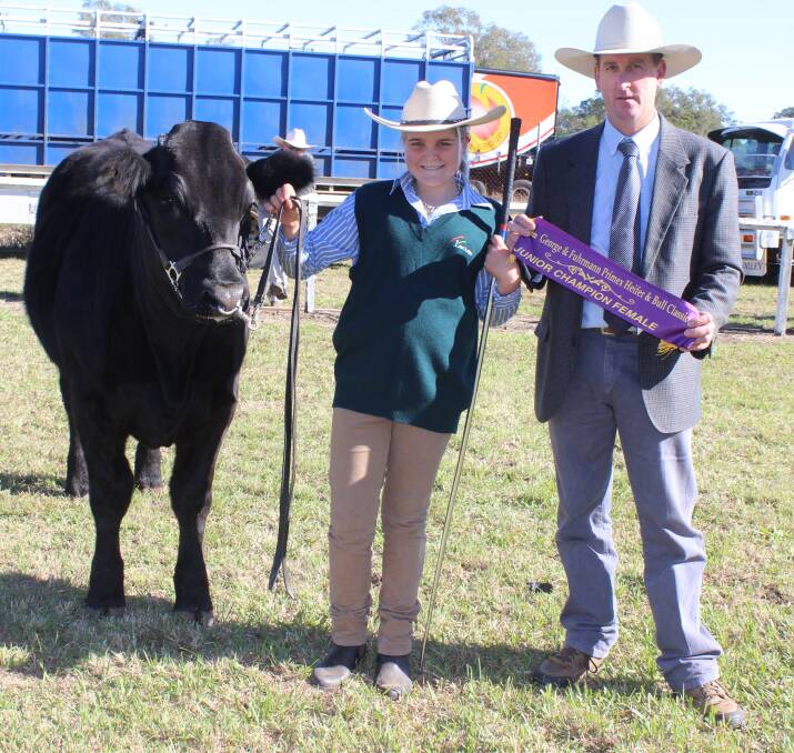 Georgia Perkins with her junior champion heifer Oakdale Lena Magic with judge Chris Whitney. 