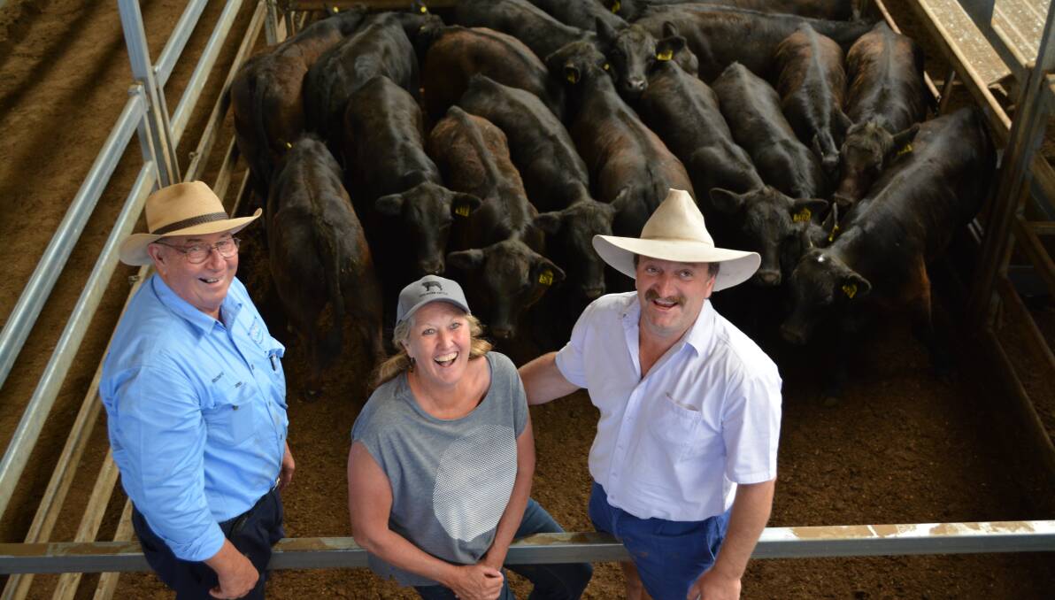 Agent Richard Maunder with Barb and Silvio Polinelli, "Craiburn", Bowen Park, were thrilled when their weaner steers sold for $1105 at Carcoar sale in February. 