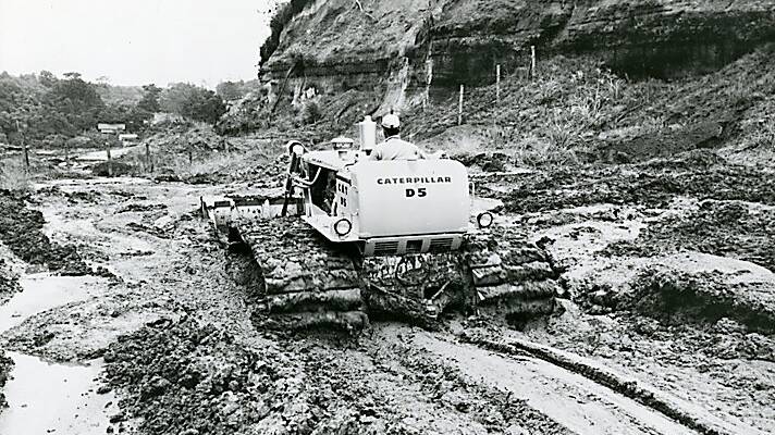 The main goal for the D5 designers was to provide a power shift transmission in a medium-sized tractor.