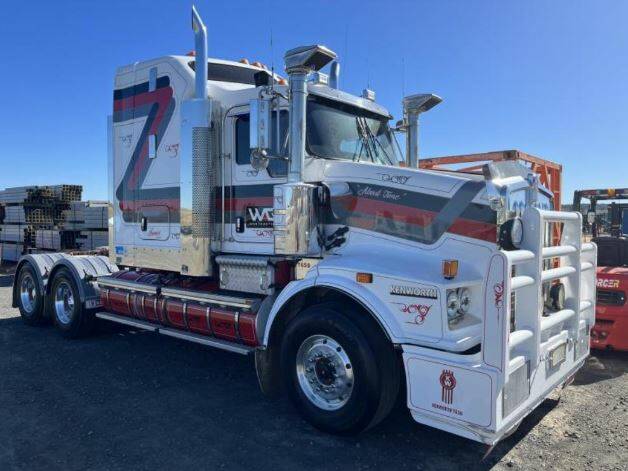 This Kenworth prime mover made $325,000 on the Emerald Auction Centre online sale.
