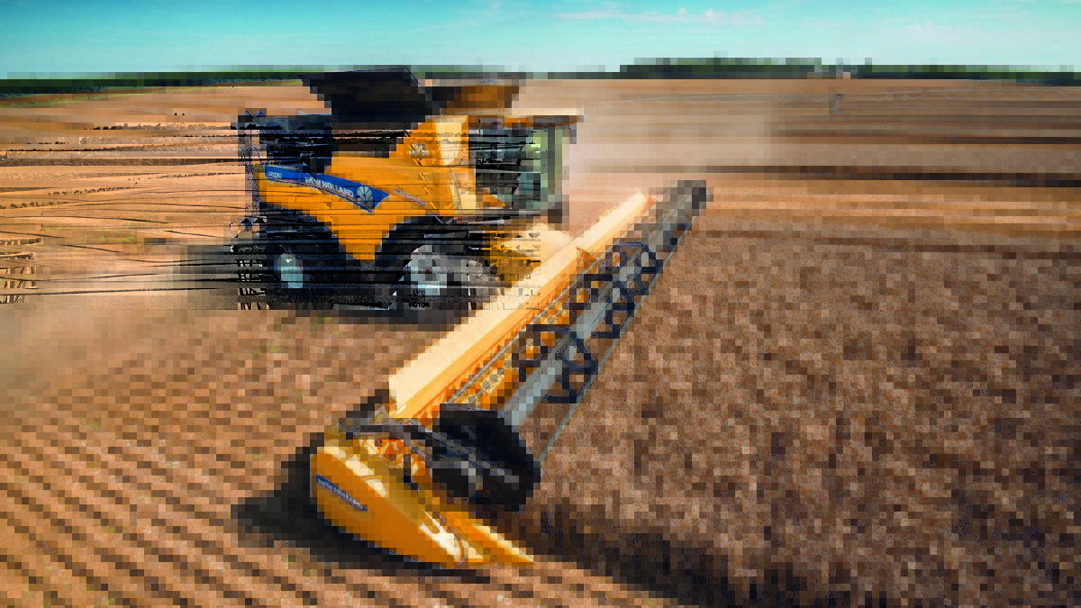 EVOLUTION: New Holland's peak header model, the CR10.90 offers a whopping 507kW (680hp) of peak power. 