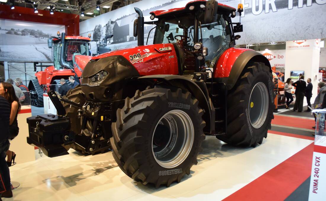 EIMA 2016 judges award Case IH's Optum 300 CVX Tractor of the Year praising its presentation, power and economy.