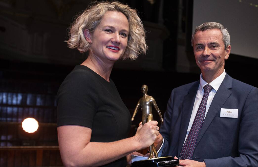 AACo's Anna Speer collects her emerging leader award from Rabobank Australia and NZ group managing director, Peter Knoblanche.


