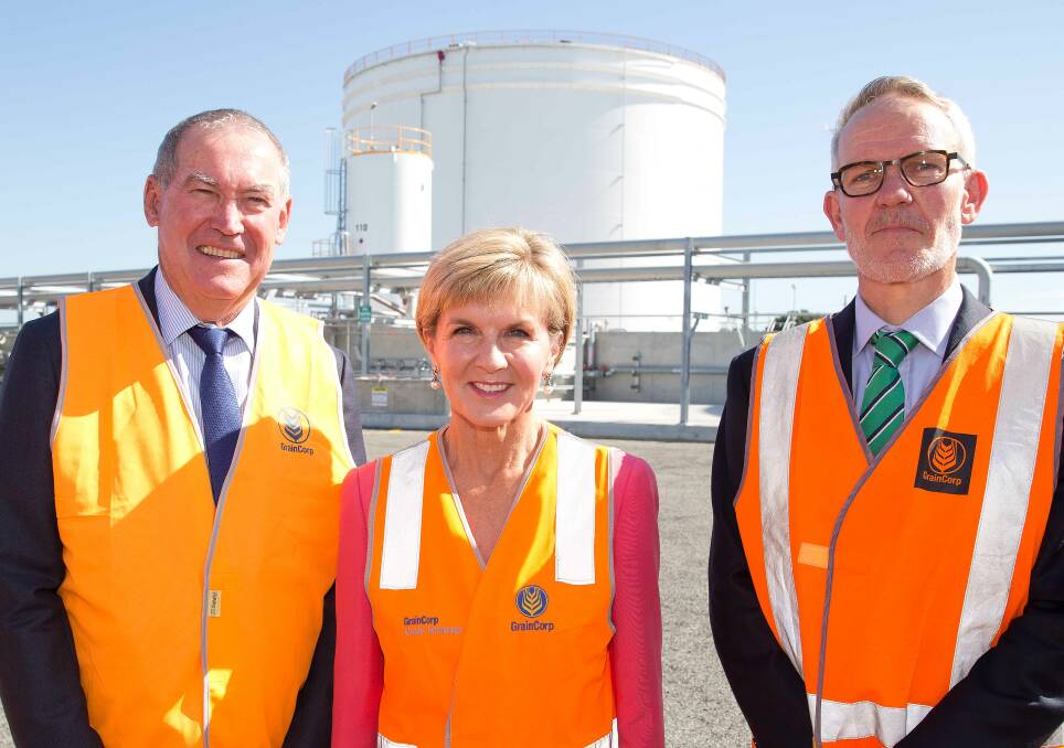 GrainCorp chairman, Don Taylor with Foreign Minister Julie Bishop and GrainCorp Oils group general manager, Sam Tainsh at the new Brisbane bulk liquid site.