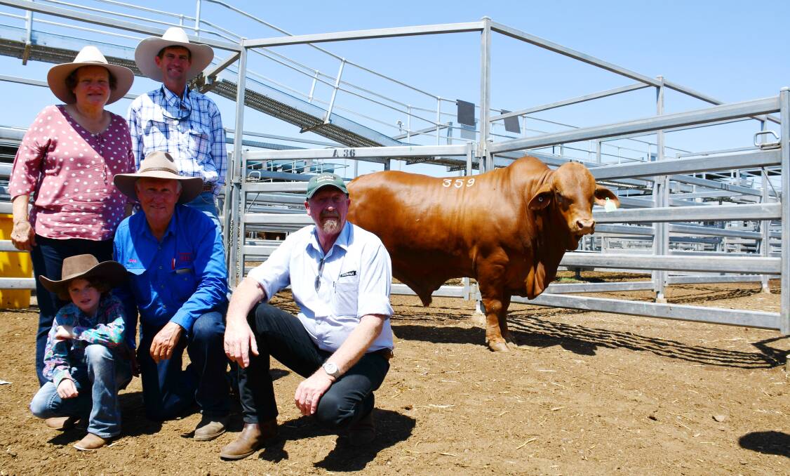 TOP RESULT: Yvonne Heck, buyer Don Sivyer, Zanda Sivery, Brian Heck and Ken Emmett Riverina with Bryvonlea's top-priced bull.