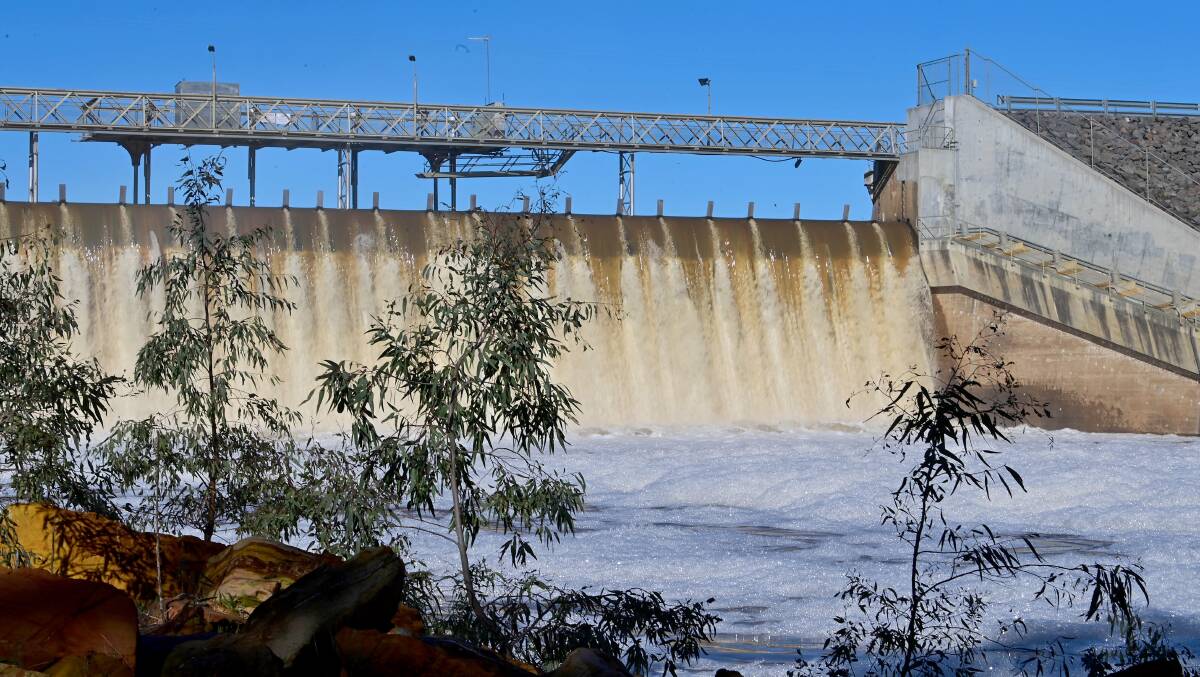 Loddon River storage Laanecoorie Reservoir has been spilling for weeks. Picture from Bendigo Advertiser. 