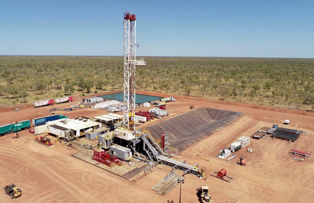 Energy companies are already testing their deep shale gas discoveries in the Northern Territory's outback, but the government wants it sped up.