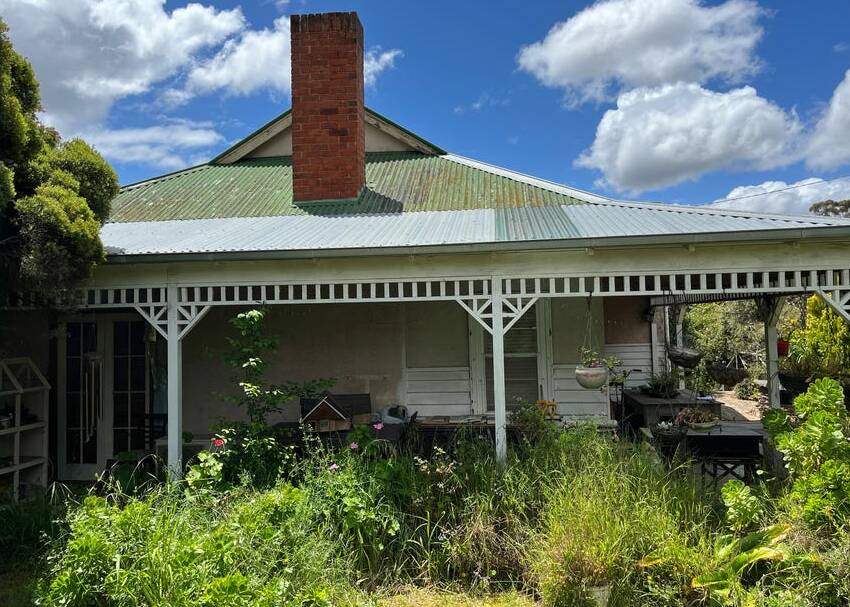 The demand for homes in the country is still strong, more than half a million was paid for this rundown bungalow in Maldon. Pictures from Bush Blocks and Buildings.