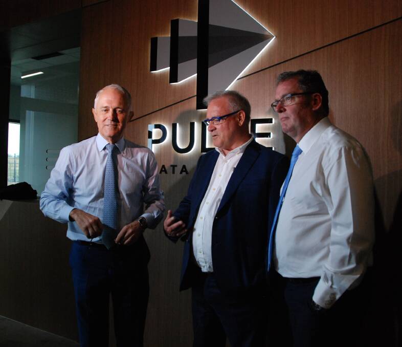 Prime Minister Malcolm Turnbull talks technology with Pulse Data Centre construction business owner FKG's executive chairman Gary Gardner and Federal Member for Groom John McVeigh.