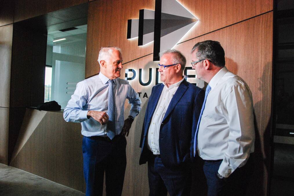 Prime Minister Malcolm Turnbull talks technology with Pulse Data Centre construction business owner FKG's executive chairman Gary Gardner and Federal Member for Groom John McVeigh.