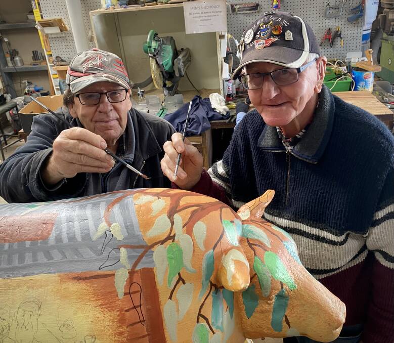 Maurie Ashfield and Bob McKeown give Percy, one of Kaniva's popular fibreglass sheep, a new look. Photo courtesy of Kaniva and District Progress Association.