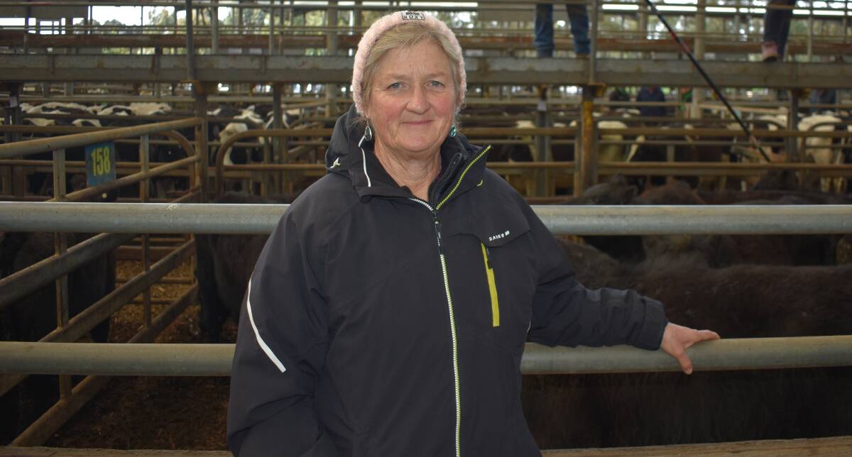 Iona McJames, Pound Creek, sold
12 Angus steers, 292kg, or $980 or
335c/kg at Leongatha last week.
Picture by Andrew Miller