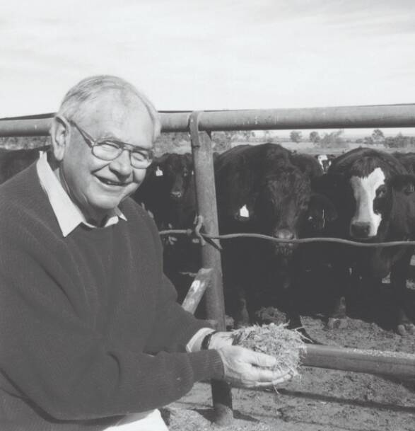 Dugald Cameron was among the first lotfeeders in Australia, establishing Aronui in
1963. Lotfeeding allowed him to make the most of his grazing and grain property
near Bell, north of Dalby.
