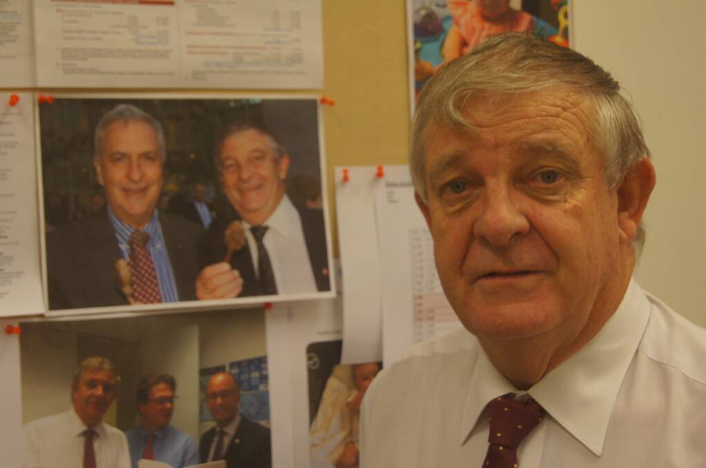 Retiring WA Liberal Senator Chris Back next to a picture of him and his good mate and former colleague don Randall who died in 2015 while still serving in federal parliament.