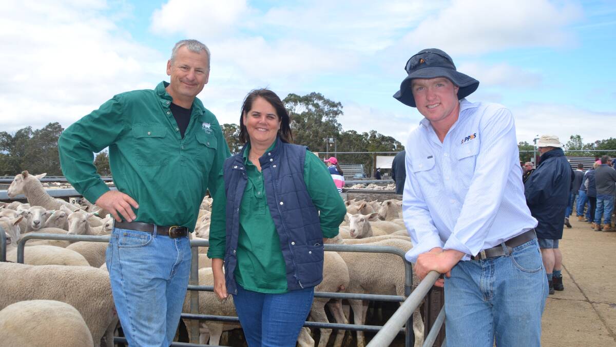 Peter Ireland and Karen Milne, Deepwater Trust, pictured with PPHS agent Thomas Moyle-Read, sold a run of 346 ewes for $450.