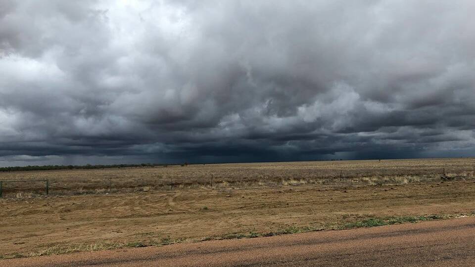Storm clouds move towards Longreach on Thursday morning. PHOTO: Kim Lawrence. 