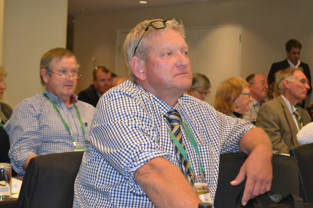 Farmer Ed Colless from Walgett said he just wanted a phone system that worked. He got stuck into Telstra's service in the bush at the NSW Farmers conference in Sydney.