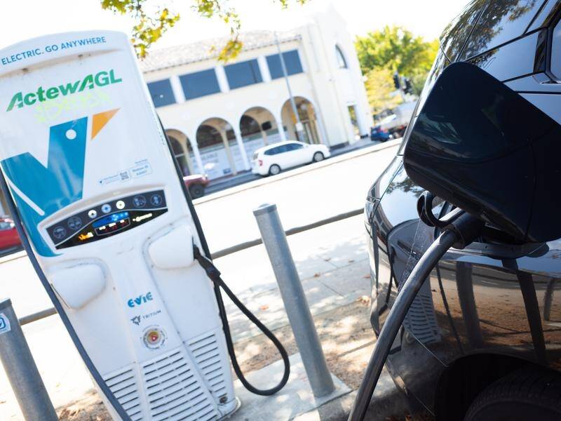 Another five electric vehicle charging stations are to be opened in regional areas of Australia. (Lukas Coch/AAP PHOTOS)