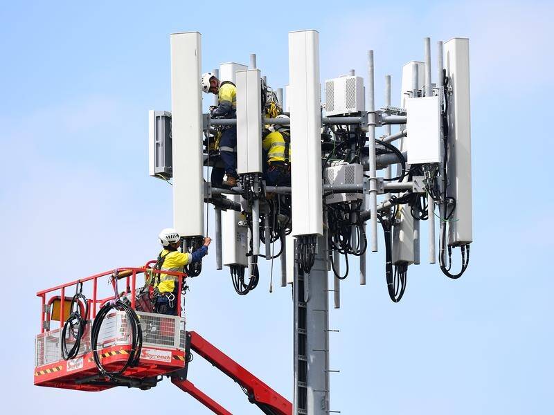 The federal government is requesting tenders to conduct a nationwide audit of mobile coverage. (Dan Himbrechts/AAP PHOTOS)