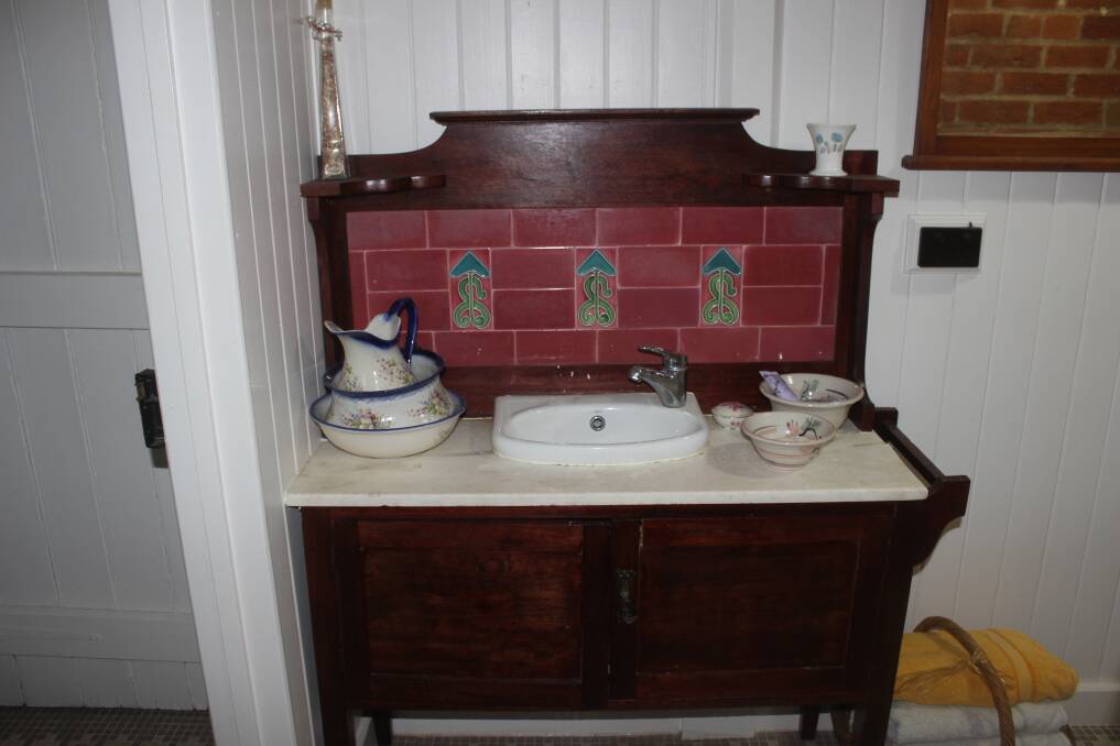 The original marble wash stand was renovated and kept in the bathroom. 