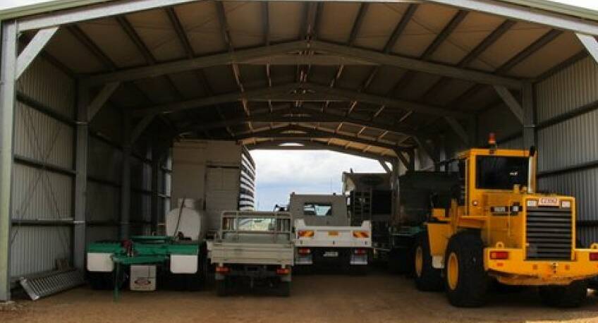 The well developed Longreach property Muyong has a large machinery shed.