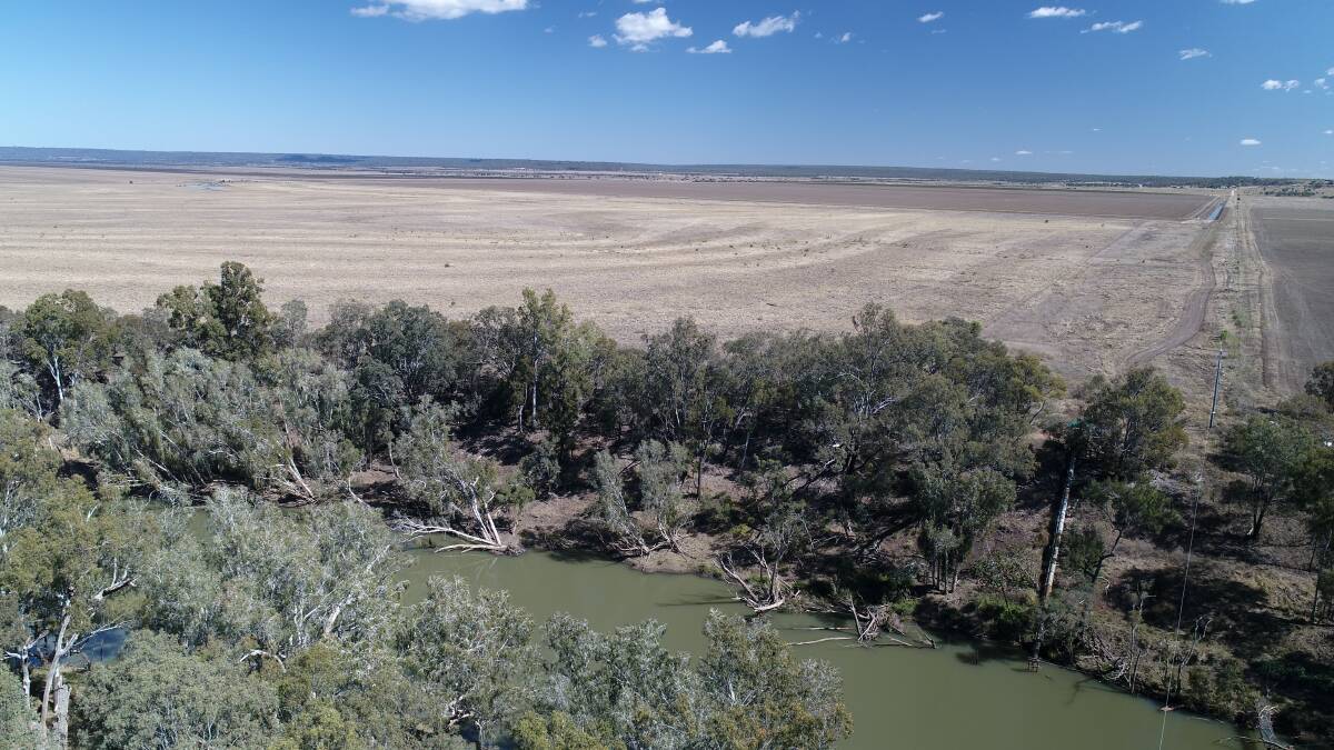 The floodplain country on Karamarra covers about 4600 hectares (11,400 acres). 