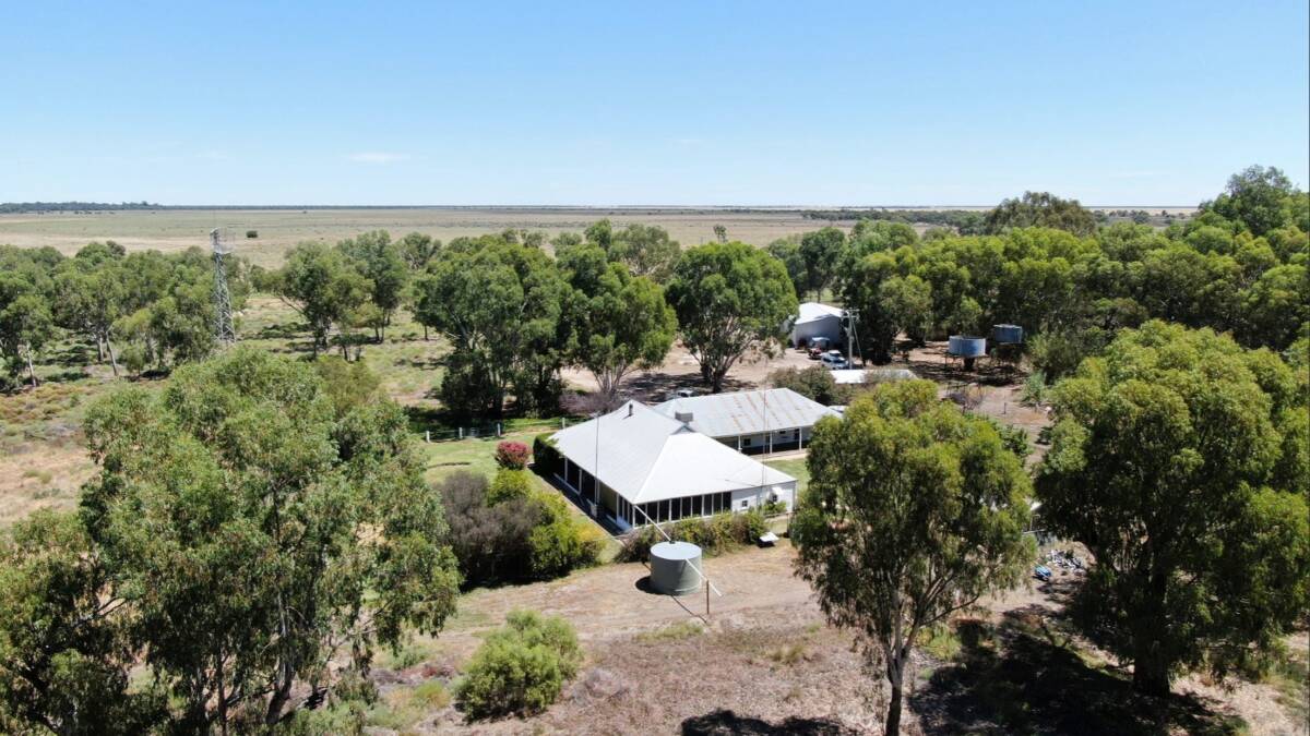 Woorilla has a well maintained, air-conditioned five bedroom homestead positioned close to the Lachlan River.