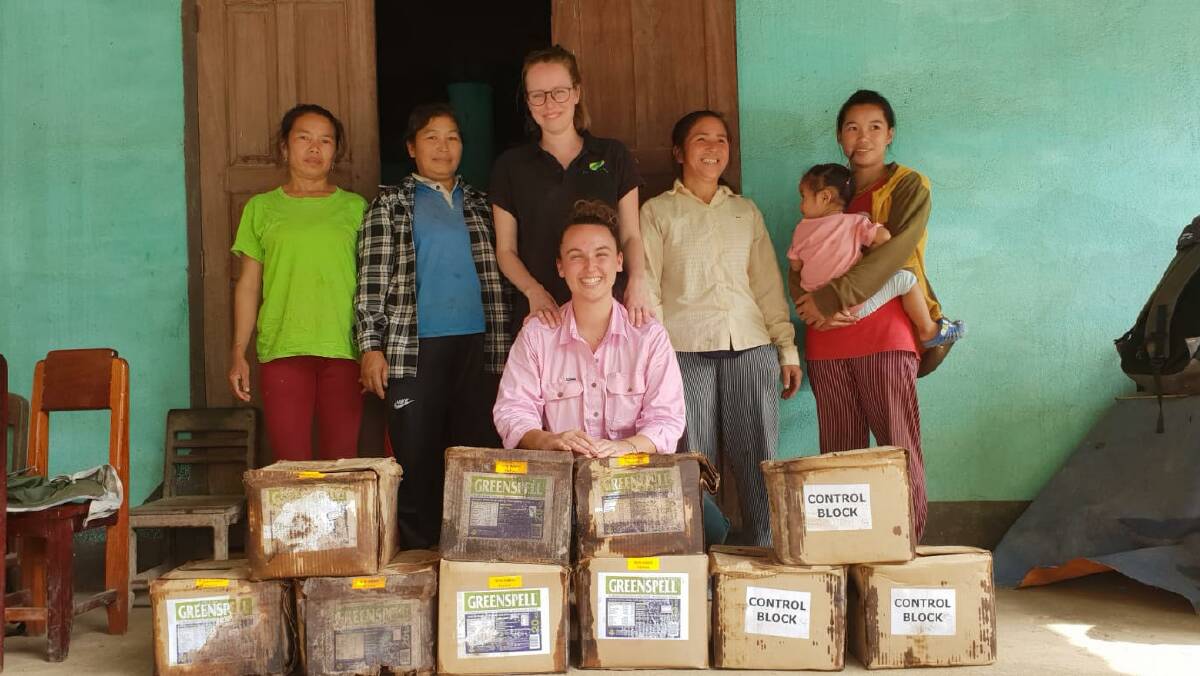 PhD student Nichola Calvani (centre back) with research assistant Francesca Earp (in pink) is managing a trial to control liver fluke in the Laos cattle herd.